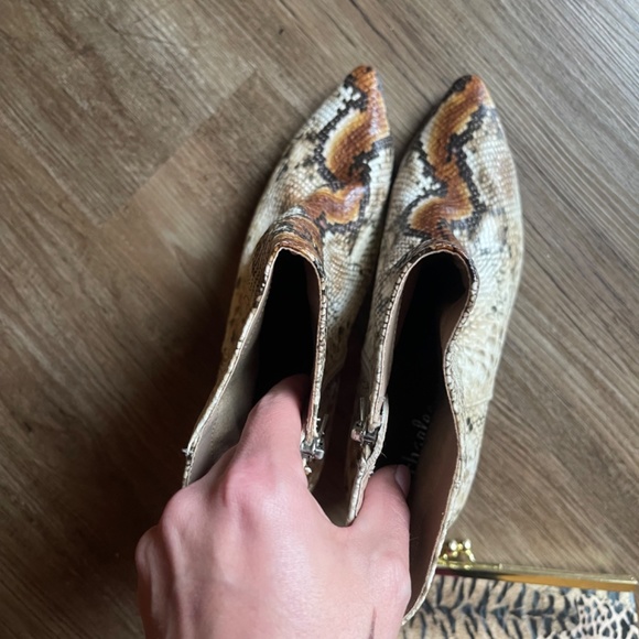 Clutch and Charles by Charles david snakeskin boots NEW - Picture 6 of 6